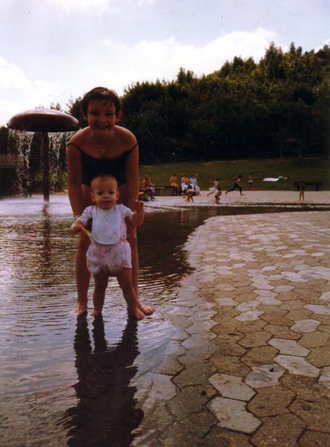 Katie & Sara - Duinrell Park (Holland 1988)